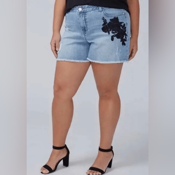 Lane Bryant Embroidered Girlfriend Short Denim Size 18 - Picture 1 of 16